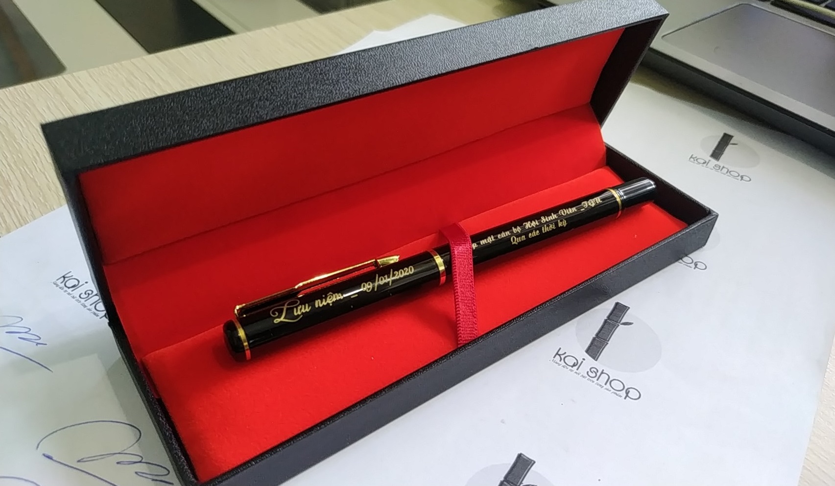 Qua tang KaiShop Tại sao nên chọn bút ký làm quà tặng?